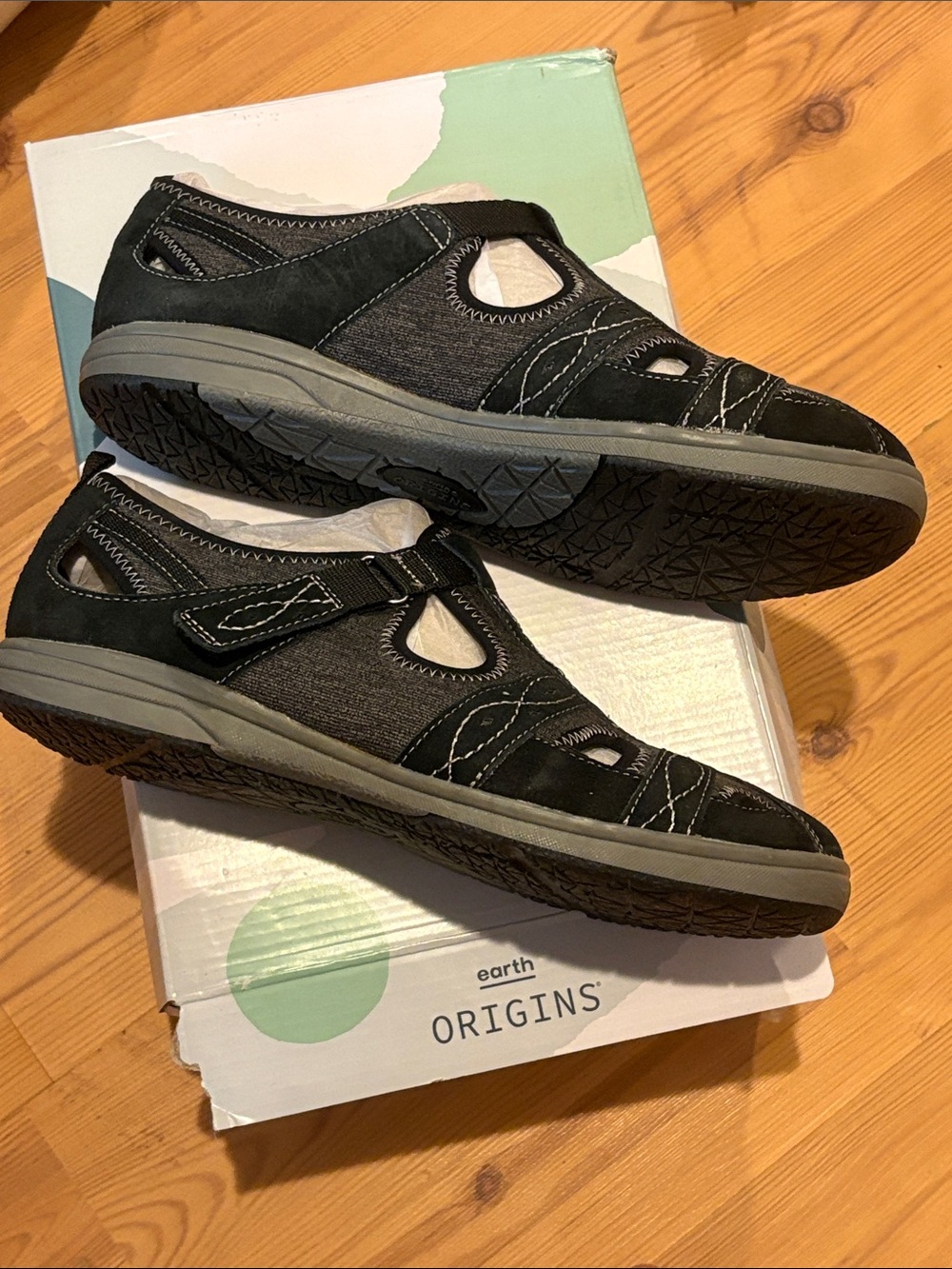 Earth Origins Effie Wide Black Suede Fisherman Cutout Sandals 10 W - Picture 2 of 4